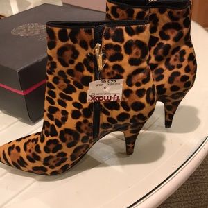Vince Camuto cow fur heels size 9